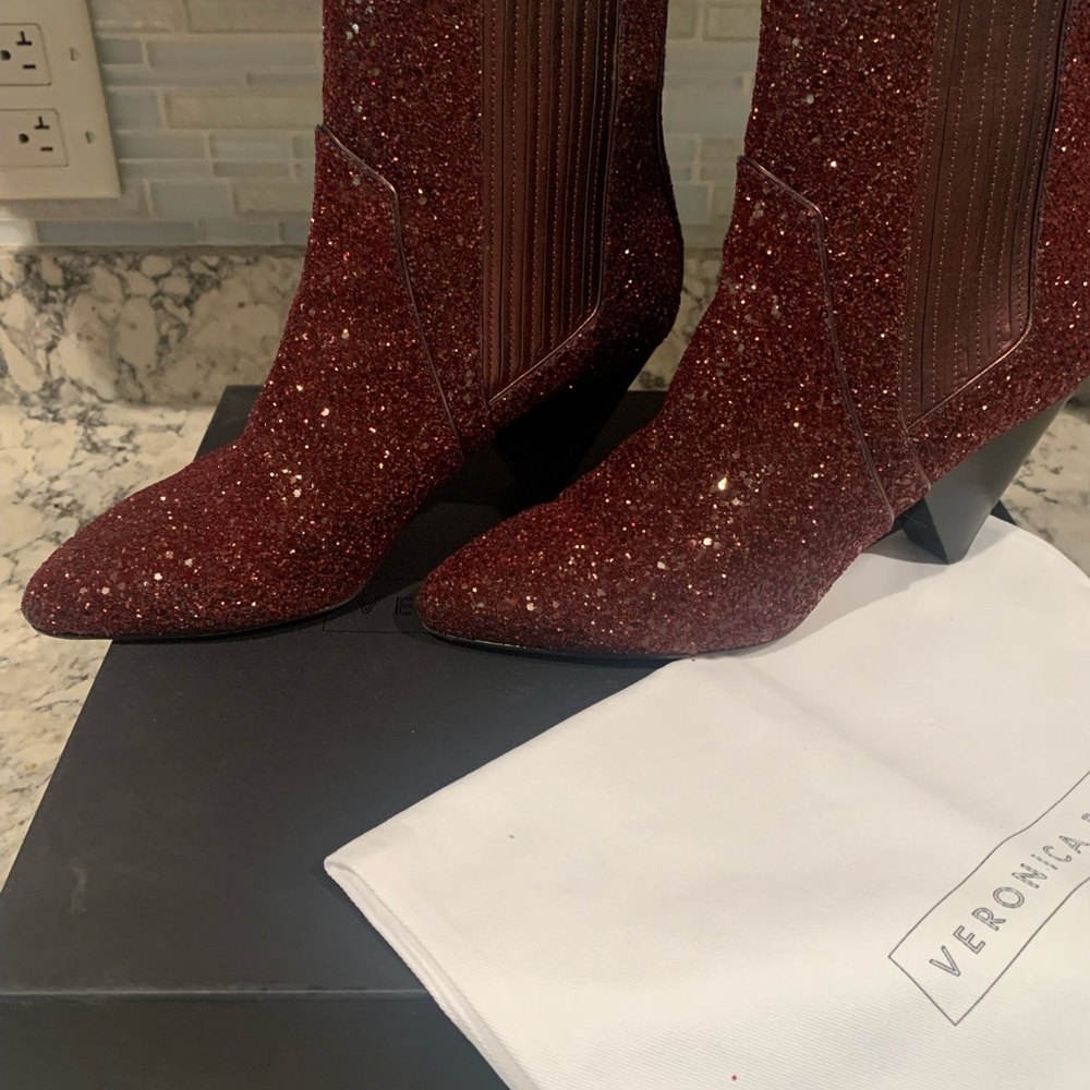 Veronica Beard wine boot. In very good condition, only worn once.